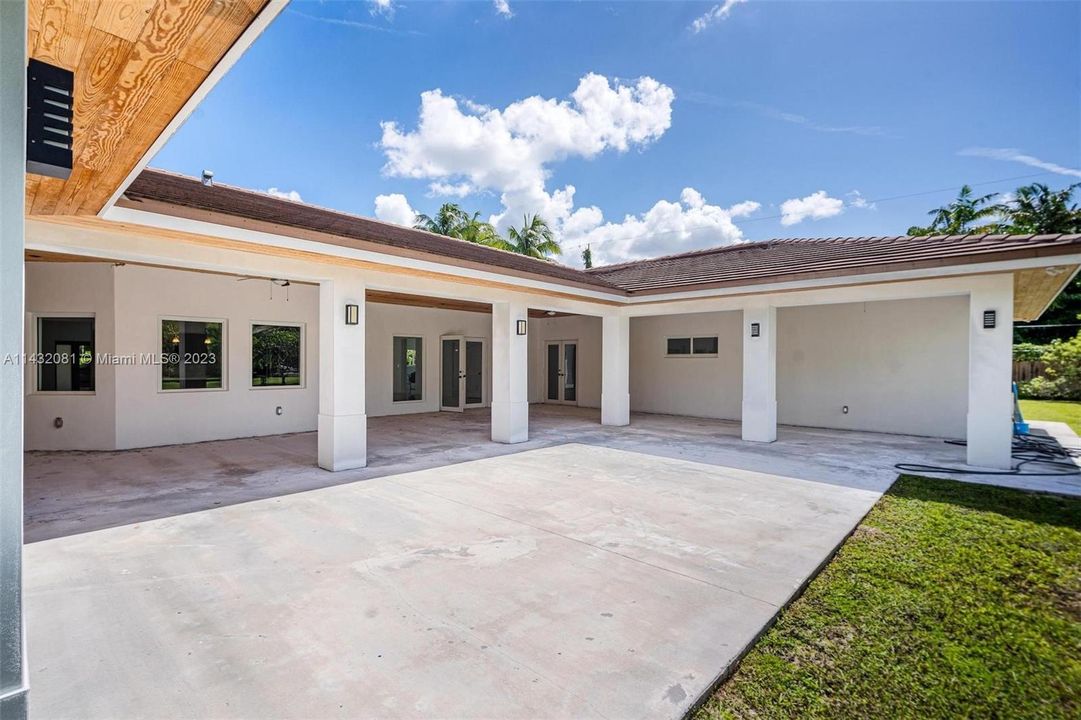 Vendido Recientemente: $2,599,500 (5 camas, 5 baños, 4642 Pies cuadrados)