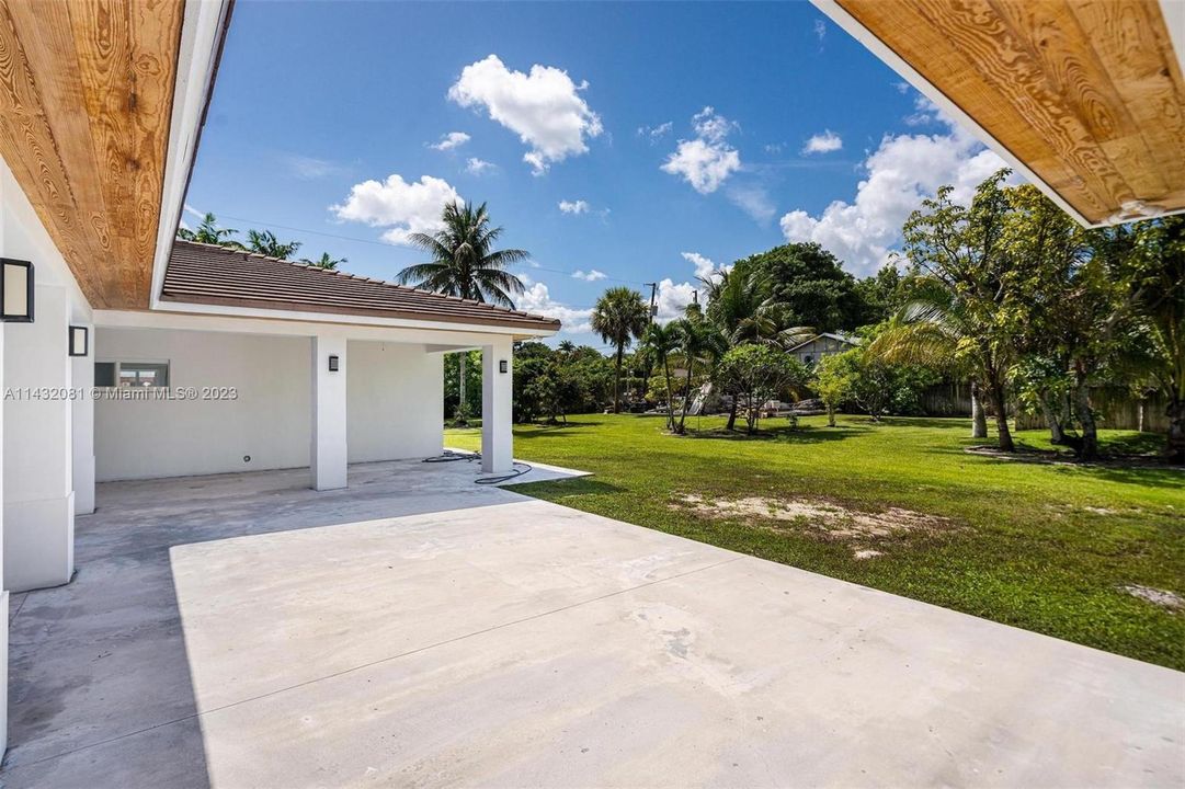 Vendido Recientemente: $2,599,500 (5 camas, 5 baños, 4642 Pies cuadrados)