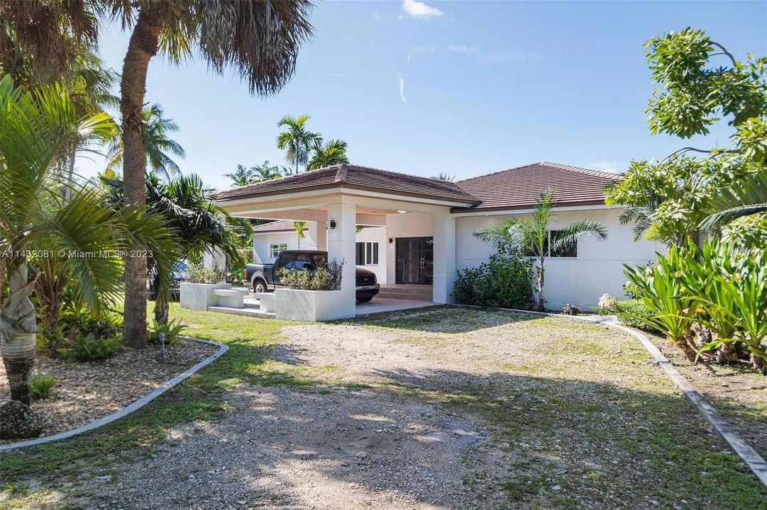 Vendido Recientemente: $2,599,500 (5 camas, 5 baños, 4642 Pies cuadrados)