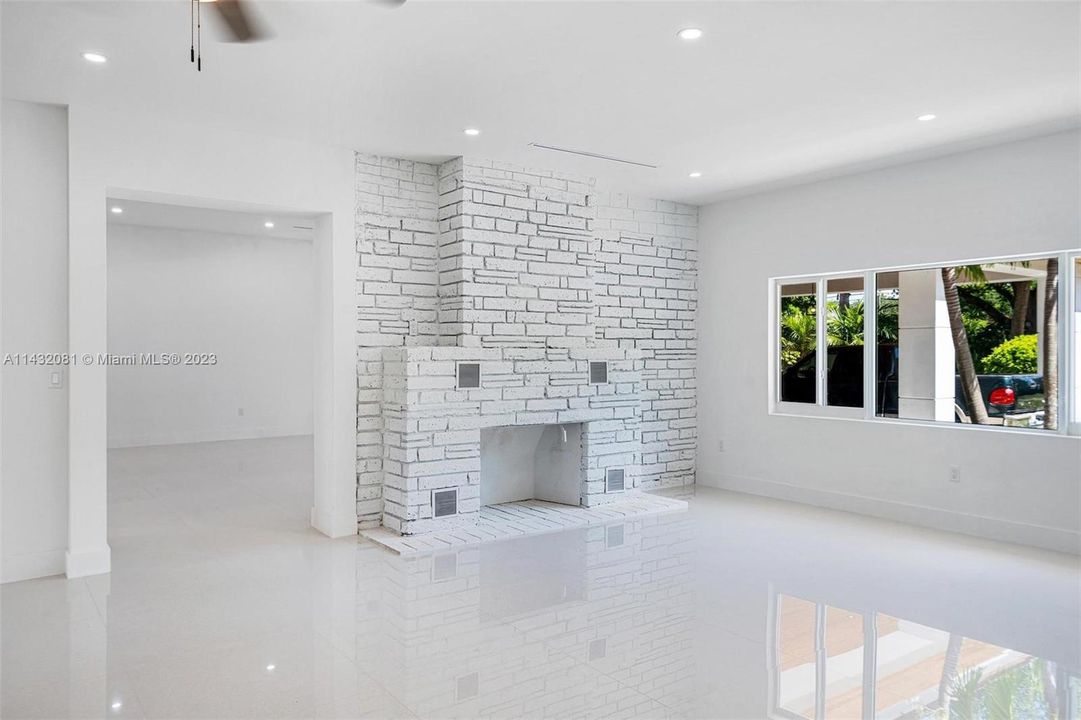 Vendido Recientemente: $2,599,500 (5 camas, 5 baños, 4642 Pies cuadrados)