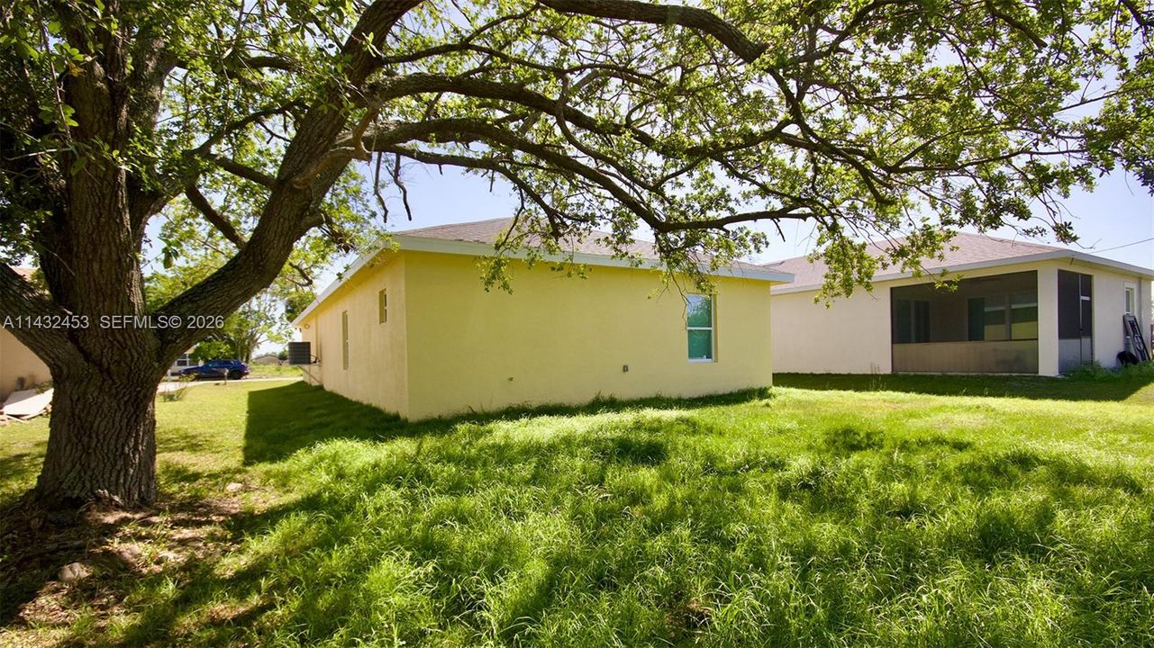 En Venta: $354,900 (4 camas, 2 baños, 1566 Pies cuadrados)