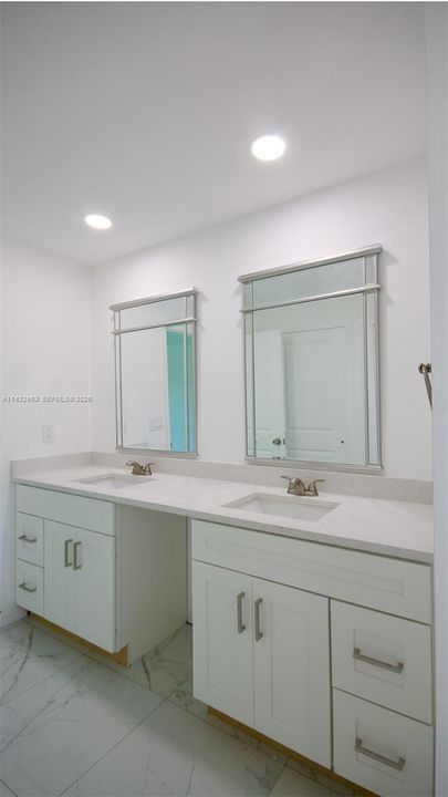 En Venta: $354,900 (4 camas, 2 baños, 1566 Pies cuadrados)