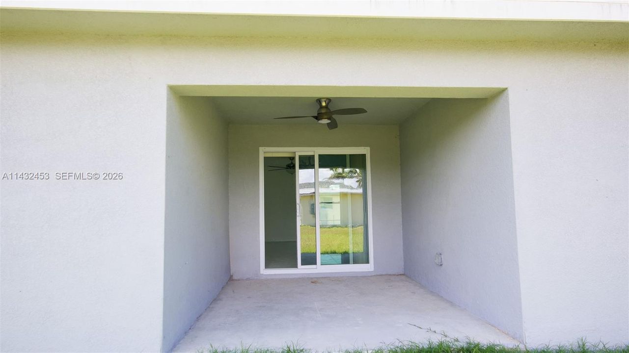 En Venta: $354,900 (4 camas, 2 baños, 1566 Pies cuadrados)