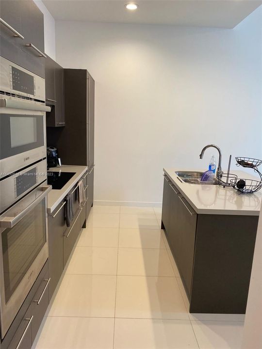 Recently Rented: $2,275 (1 beds, 1 baths, 641 Square Feet)