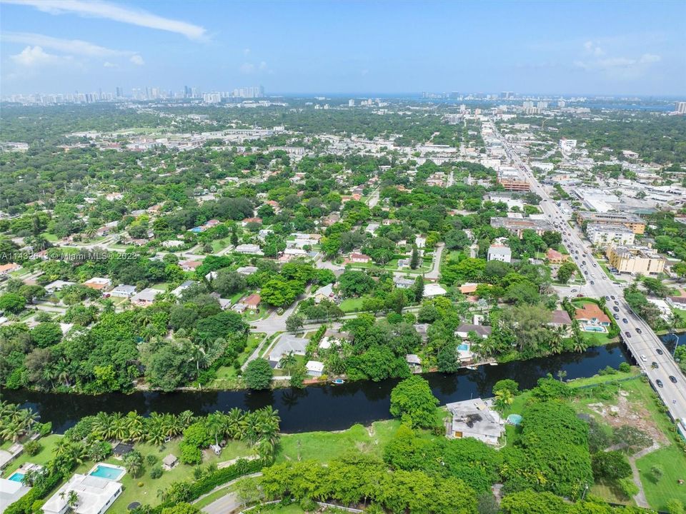 最近售出: $285,000 (7,250 平方英尺)