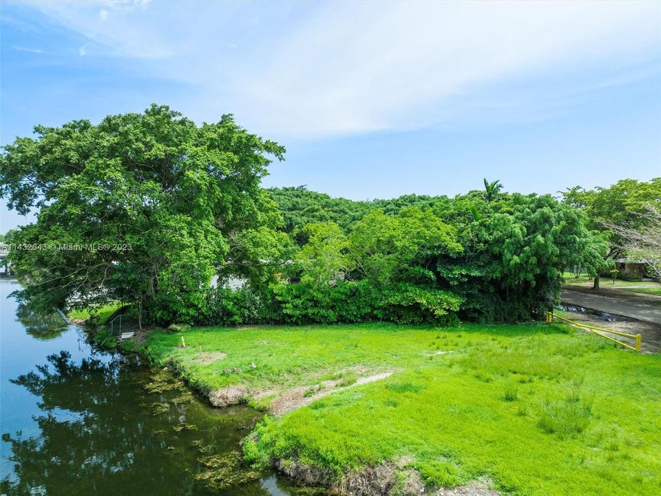 最近售出: $285,000 (7,250 平方英尺)