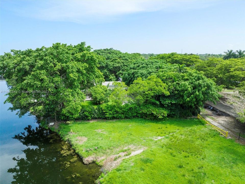 最近售出: $285,000 (7,250 平方英尺)