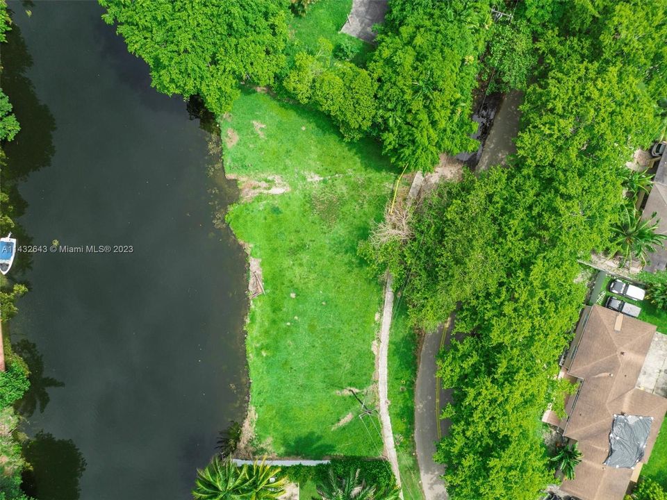 最近售出: $285,000 (7,250 平方英尺)