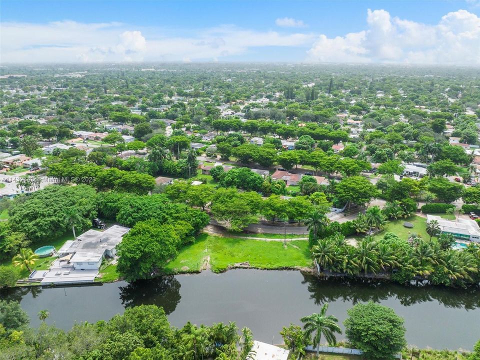 最近售出: $285,000 (7,250 平方英尺)