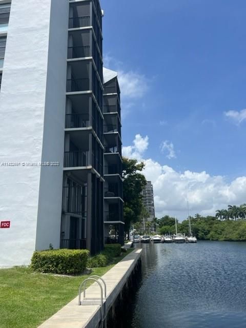 Recently Sold: $249,000 (1 beds, 1 baths, 741 Square Feet)