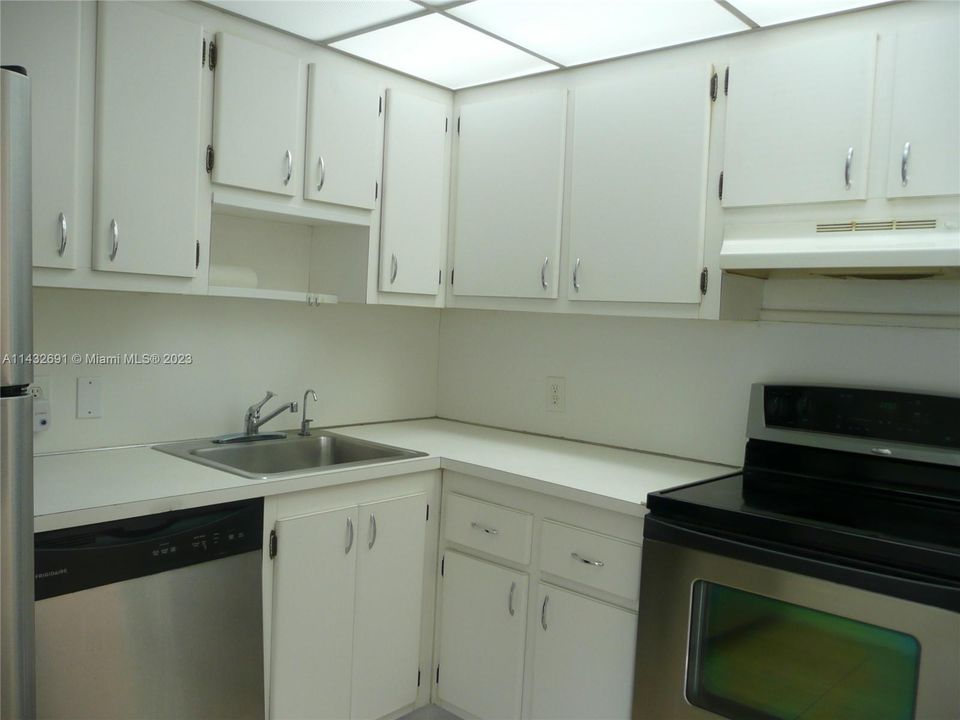 Recently Sold: $249,000 (1 beds, 1 baths, 741 Square Feet)