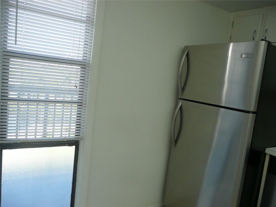 Recently Sold: $249,000 (1 beds, 1 baths, 741 Square Feet)