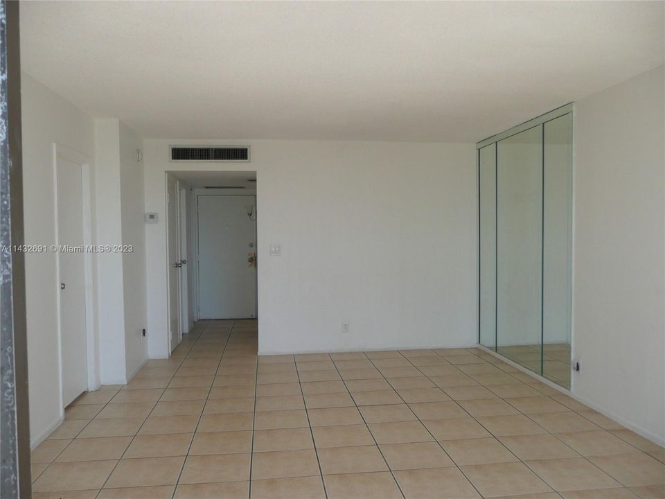 Recently Sold: $249,000 (1 beds, 1 baths, 741 Square Feet)