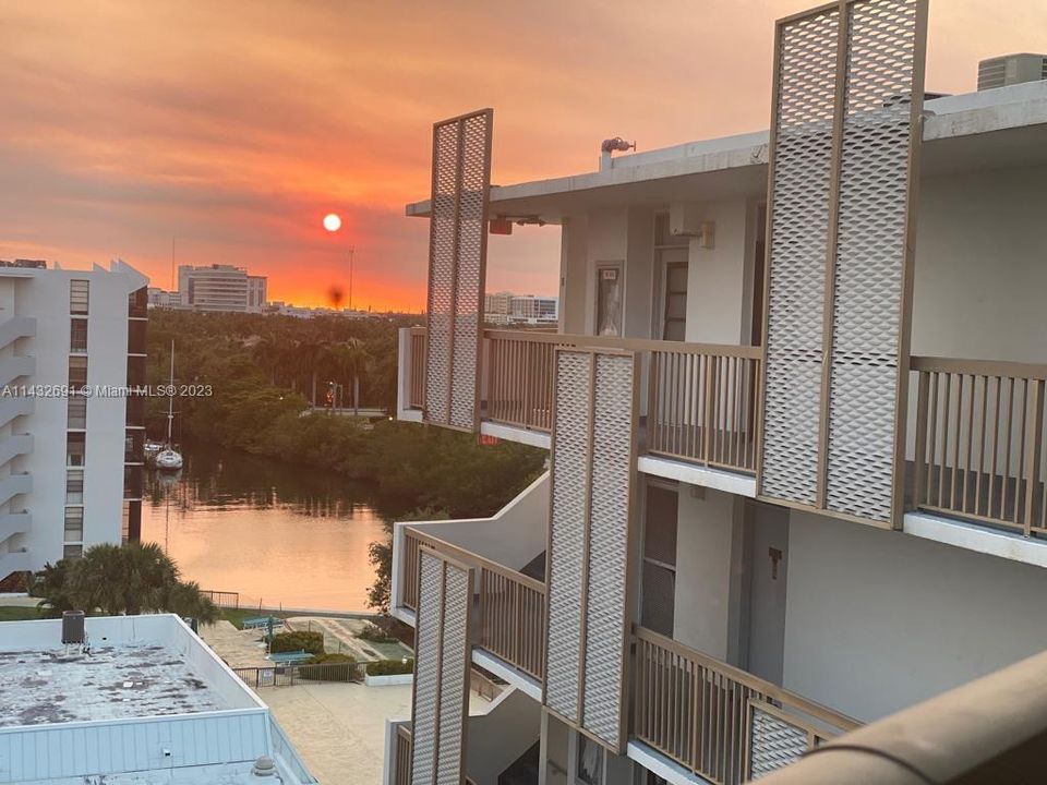 Recently Sold: $249,000 (1 beds, 1 baths, 741 Square Feet)