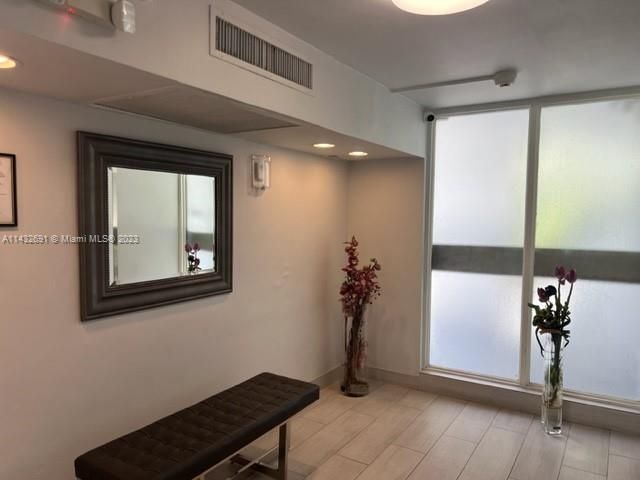 Recently Sold: $249,000 (1 beds, 1 baths, 741 Square Feet)