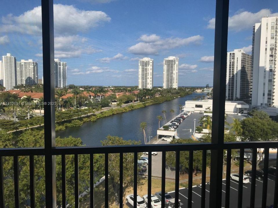 Recently Sold: $249,000 (1 beds, 1 baths, 741 Square Feet)