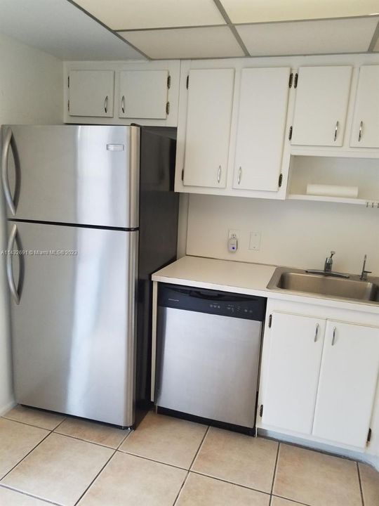 Recently Sold: $249,000 (1 beds, 1 baths, 741 Square Feet)