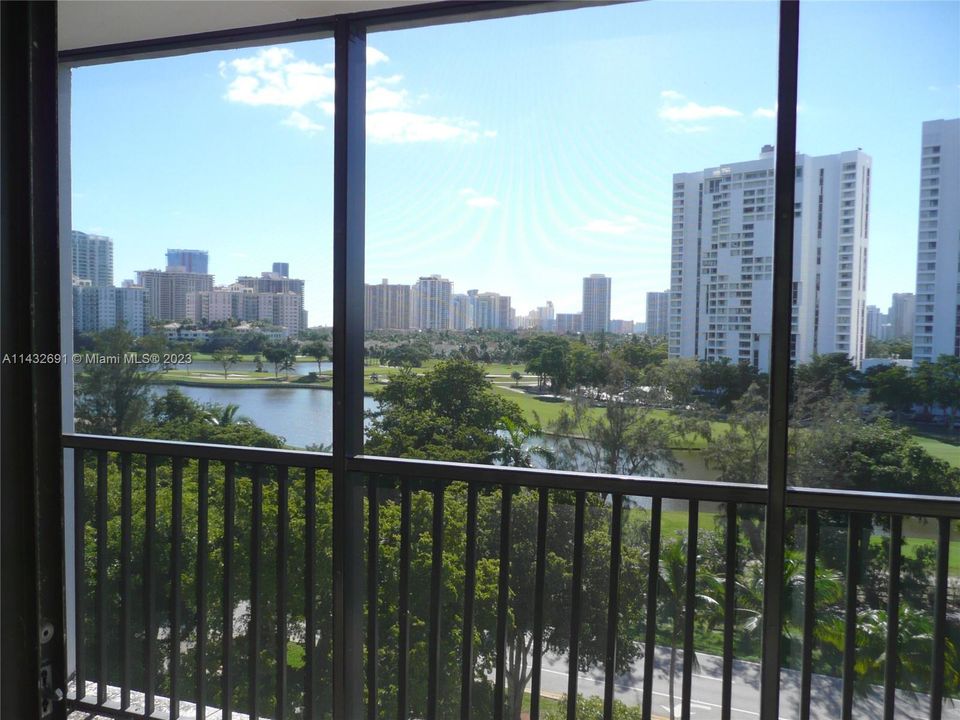 Recently Sold: $249,000 (1 beds, 1 baths, 741 Square Feet)