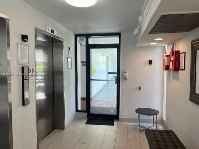 Recently Sold: $249,000 (1 beds, 1 baths, 741 Square Feet)