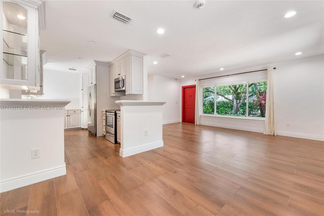 Living Room & Breakfast Area