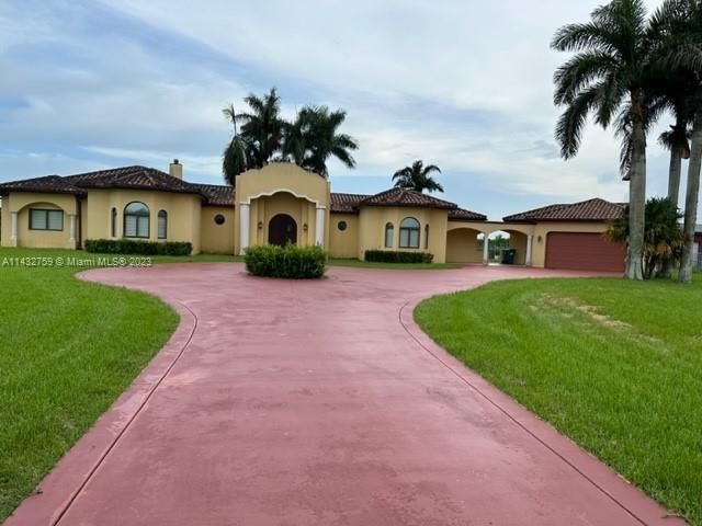 Recently Rented: $6,000 (4 beds, 2 baths, 3567 Square Feet)