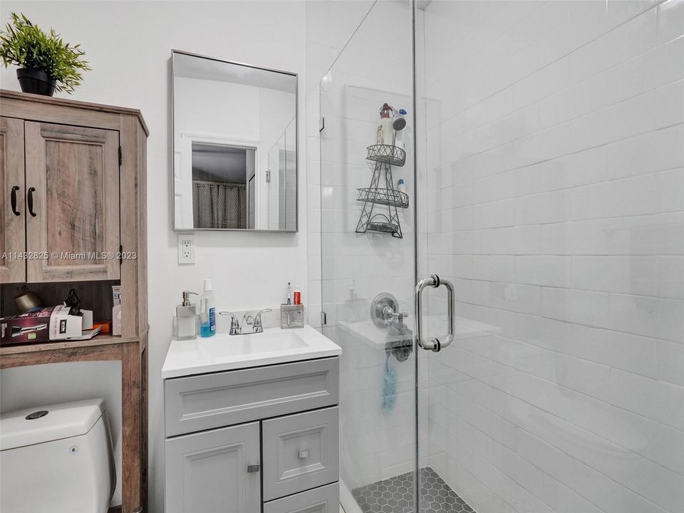 Unit 1154, Bathroom in room