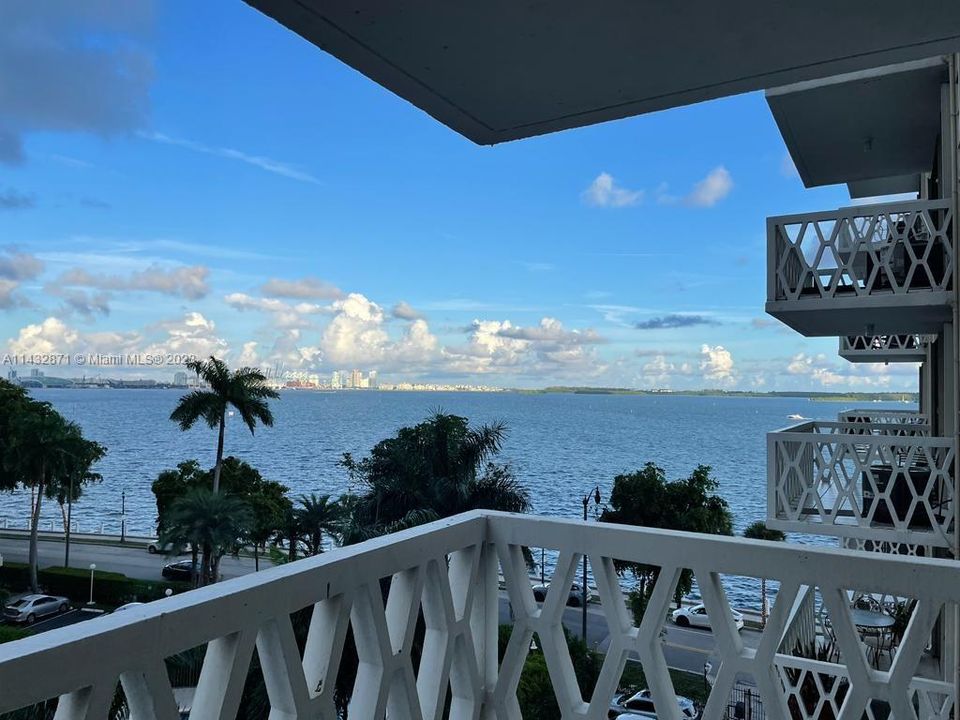 Недавно продано: $299,000 (1 спален, 1 ванн, 750 Квадратных фут)