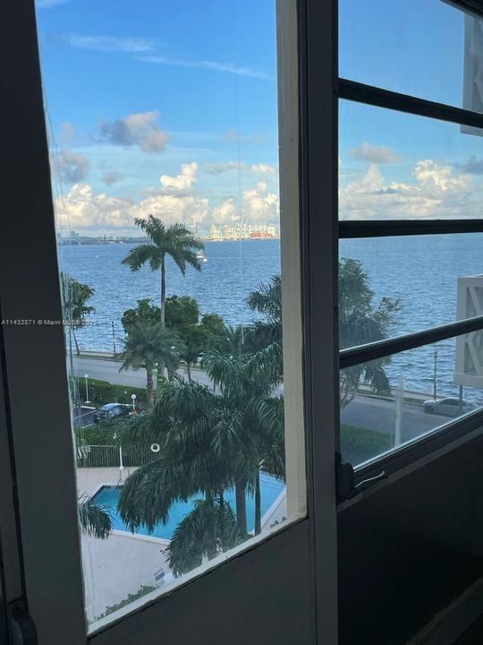 Недавно продано: $299,000 (1 спален, 1 ванн, 750 Квадратных фут)