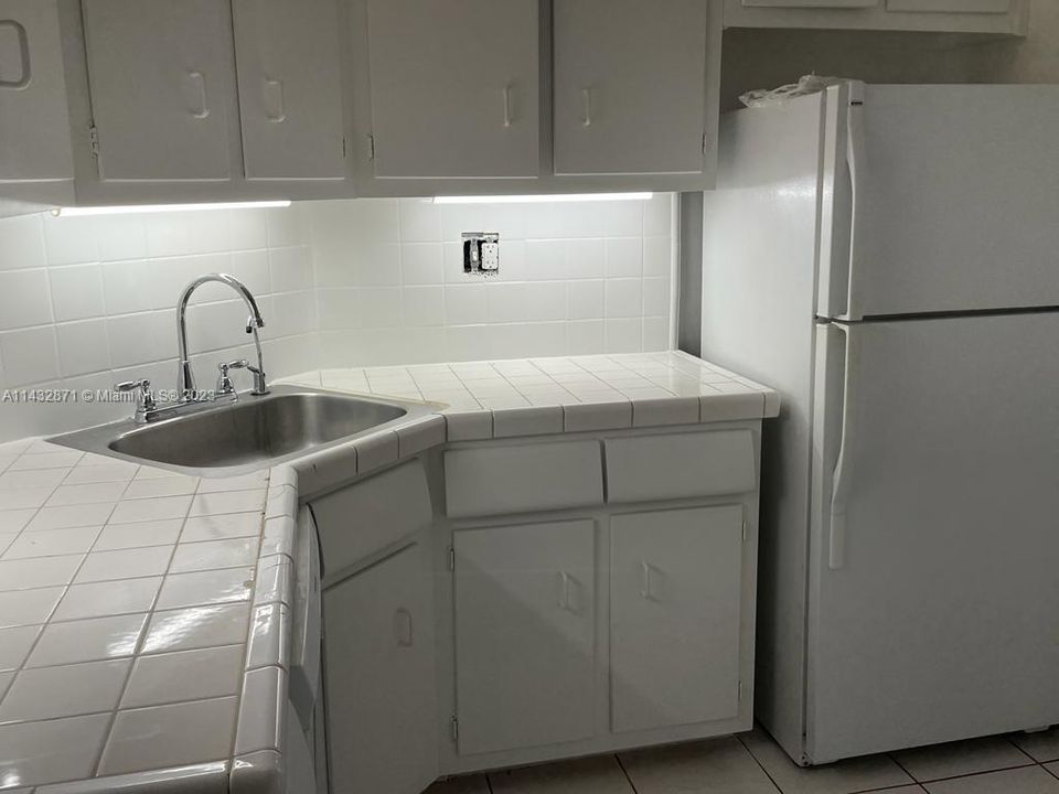 Недавно продано: $299,000 (1 спален, 1 ванн, 750 Квадратных фут)