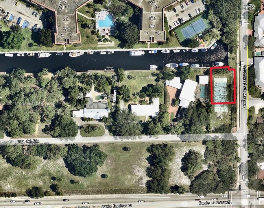 En Venta: $985,000 (0.20 acres)