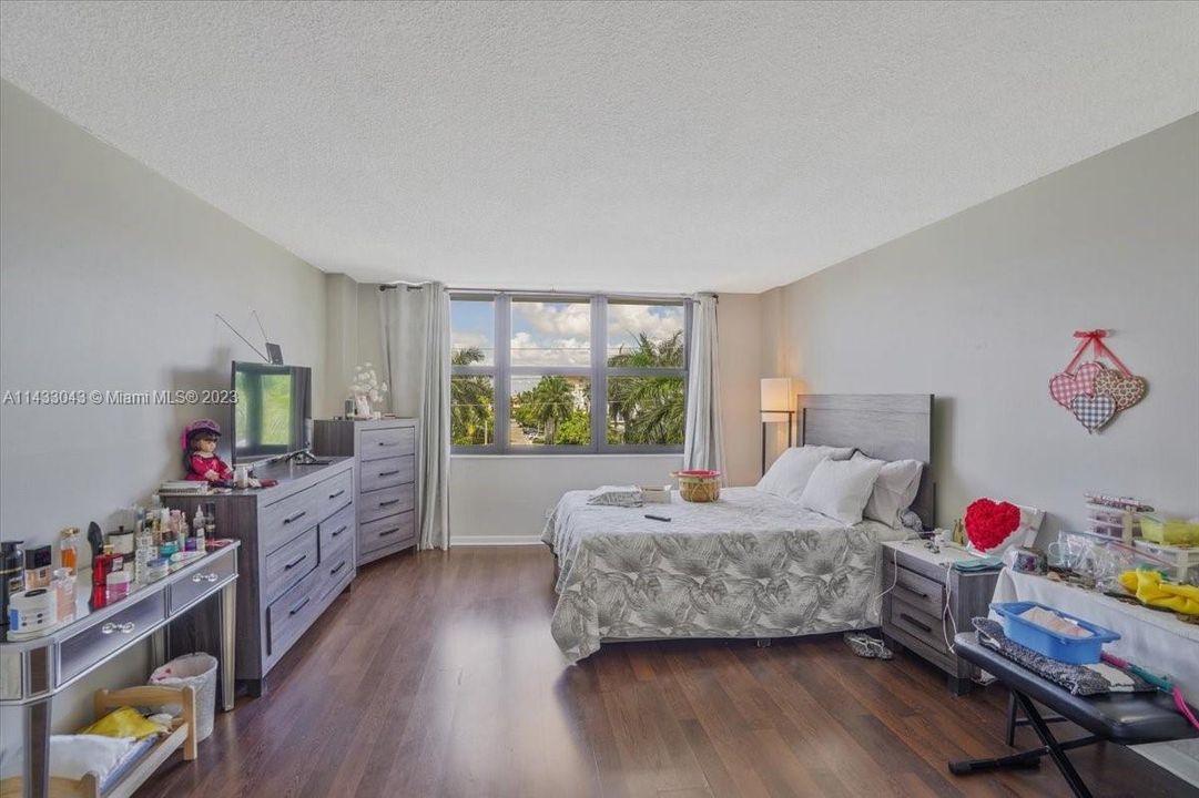 Недавно продано: $499,000 (2 спален, 2 ванн, 1300 Квадратных фут)