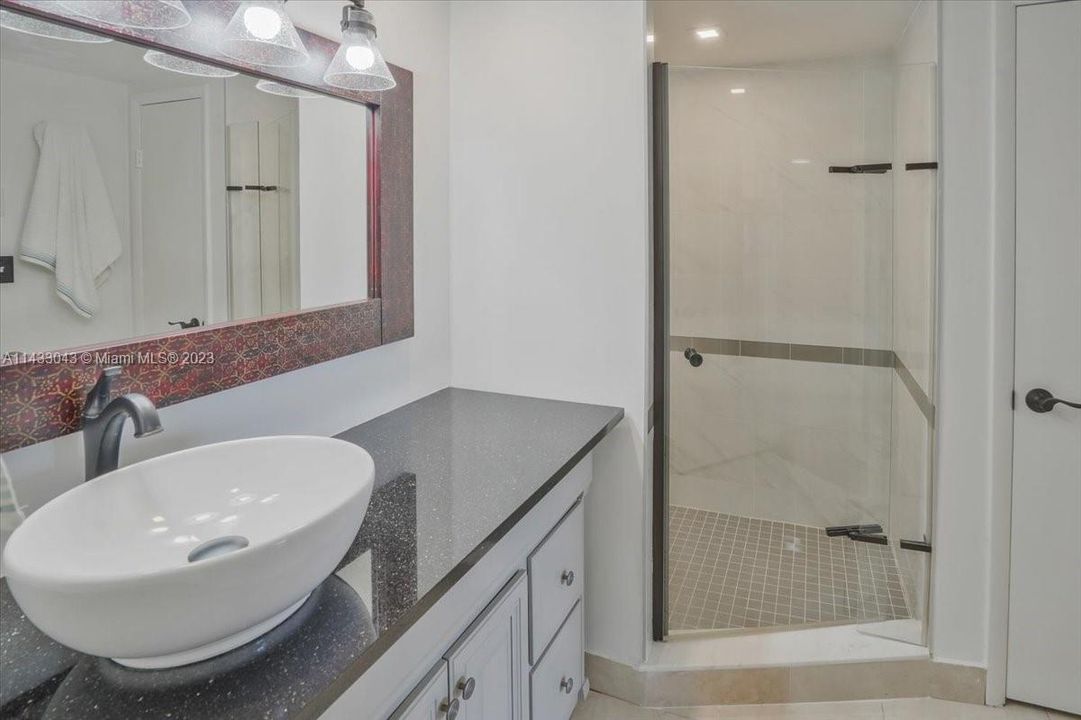 Недавно продано: $499,000 (2 спален, 2 ванн, 1300 Квадратных фут)