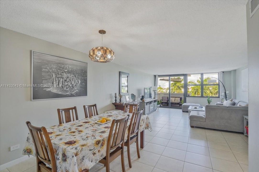 Недавно продано: $499,000 (2 спален, 2 ванн, 1300 Квадратных фут)