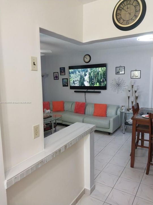 En Venta: $173,000 (1 camas, 1 baños, 736 Pies cuadrados)