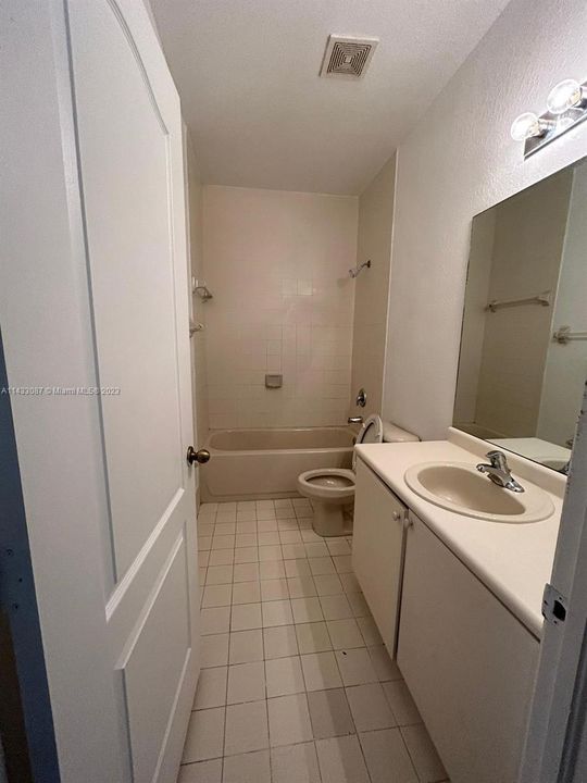 最近租的: $1,800 (2 贝兹, 2 浴室, 930 平方英尺)
