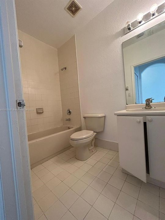最近租的: $1,800 (2 贝兹, 2 浴室, 930 平方英尺)