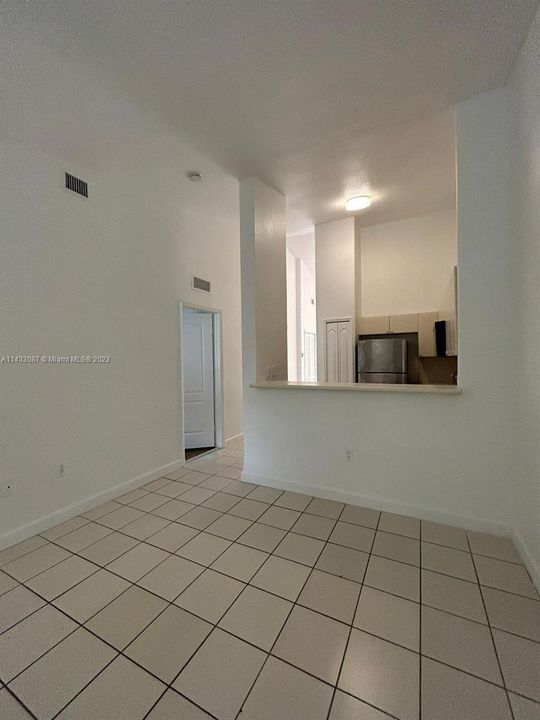 Recently Rented: $1,800 (2 beds, 2 baths, 930 Square Feet)