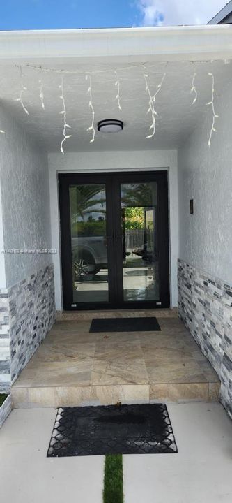 Recently Rented: $4,200 (3 beds, 2 baths, 3327 Square Feet)