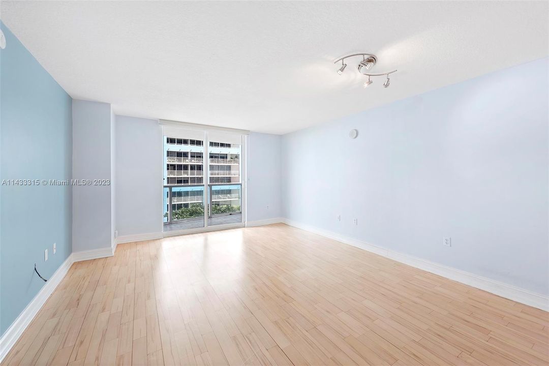 Recently Sold: $449,500 (1 beds, 1 baths, 791 Square Feet)