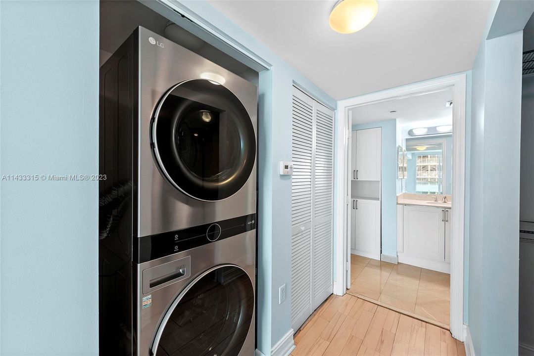 Recently Sold: $449,500 (1 beds, 1 baths, 791 Square Feet)