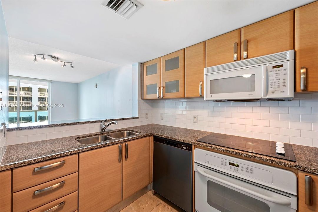 Recently Sold: $449,500 (1 beds, 1 baths, 791 Square Feet)