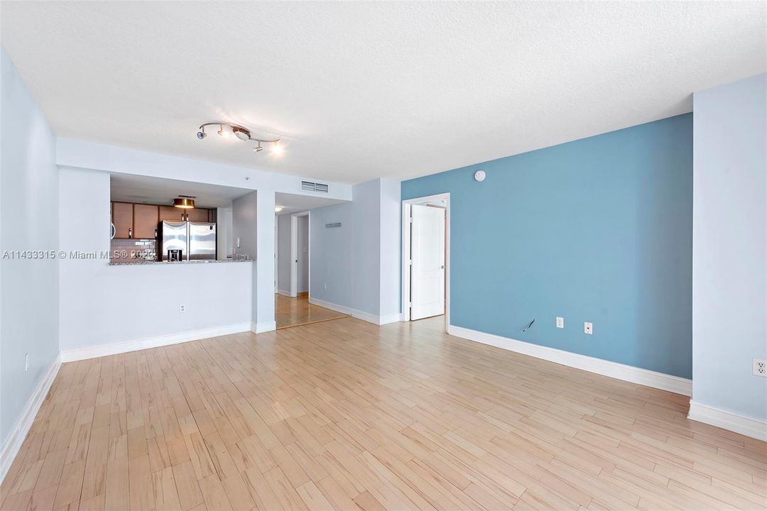 Recently Sold: $449,500 (1 beds, 1 baths, 791 Square Feet)