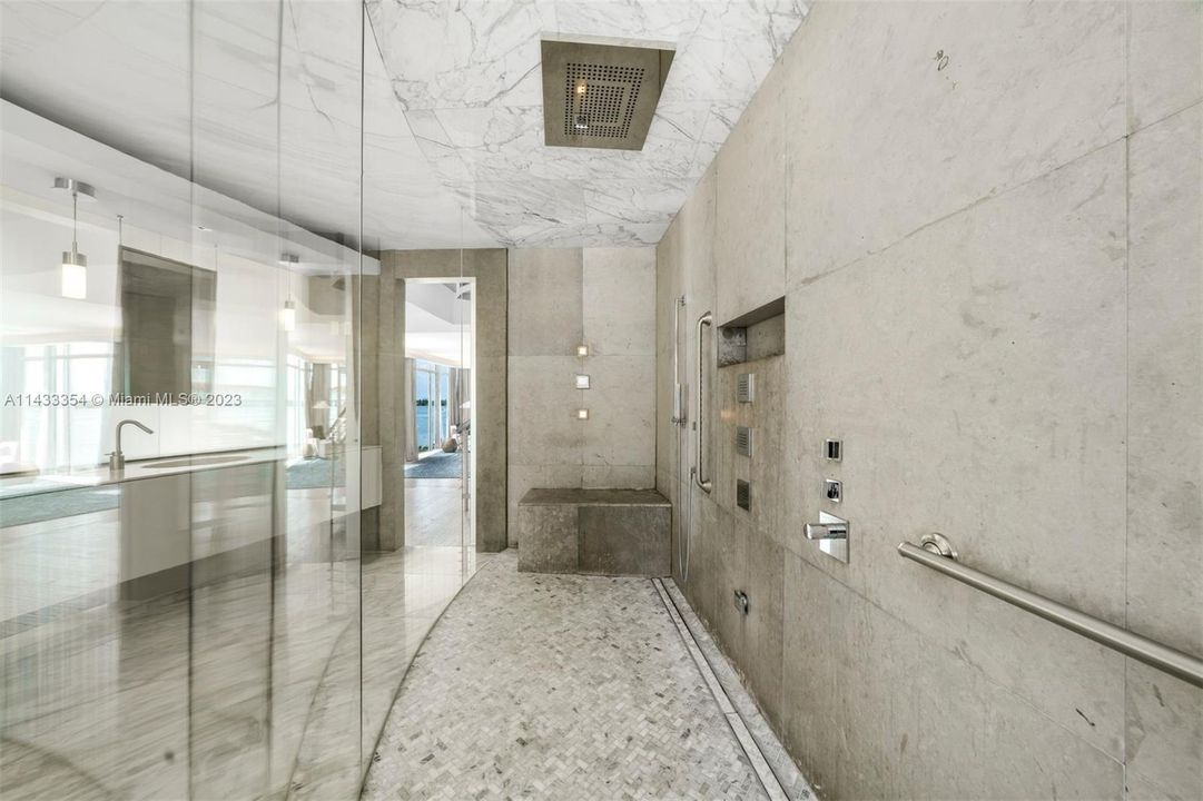 最近租的: $125,000 (8 贝兹, 9 浴室, 9984 平方英尺)