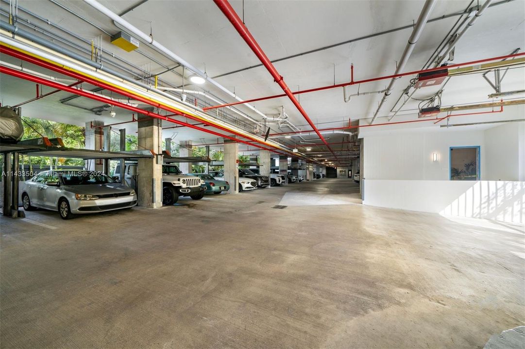 Garage for 2 + car lift option