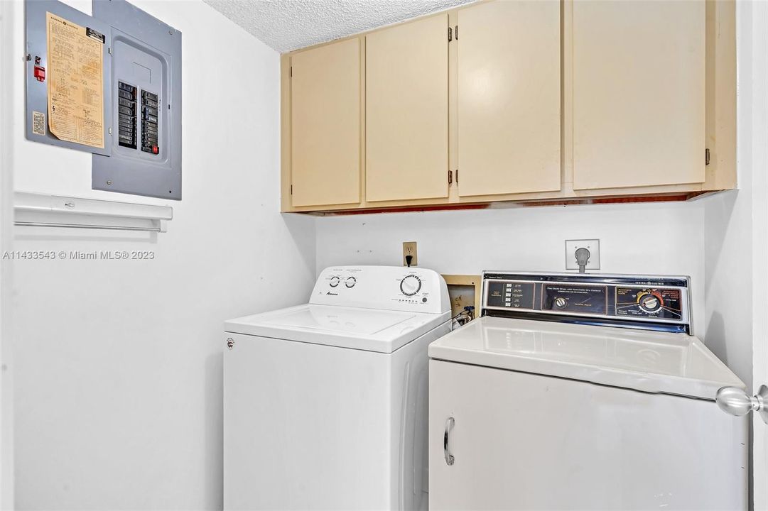 Recently Sold: $300,000 (2 beds, 2 baths, 1245 Square Feet)