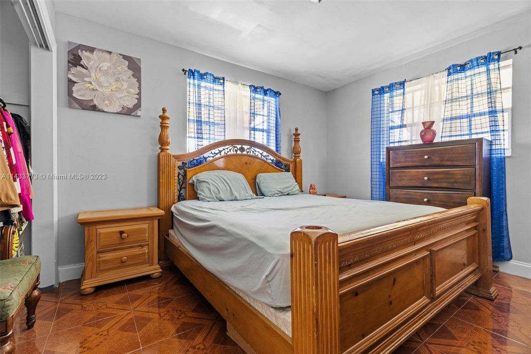 Недавно продано: $420,000 (3 спален, 2 ванн, 1851 Квадратных фут)