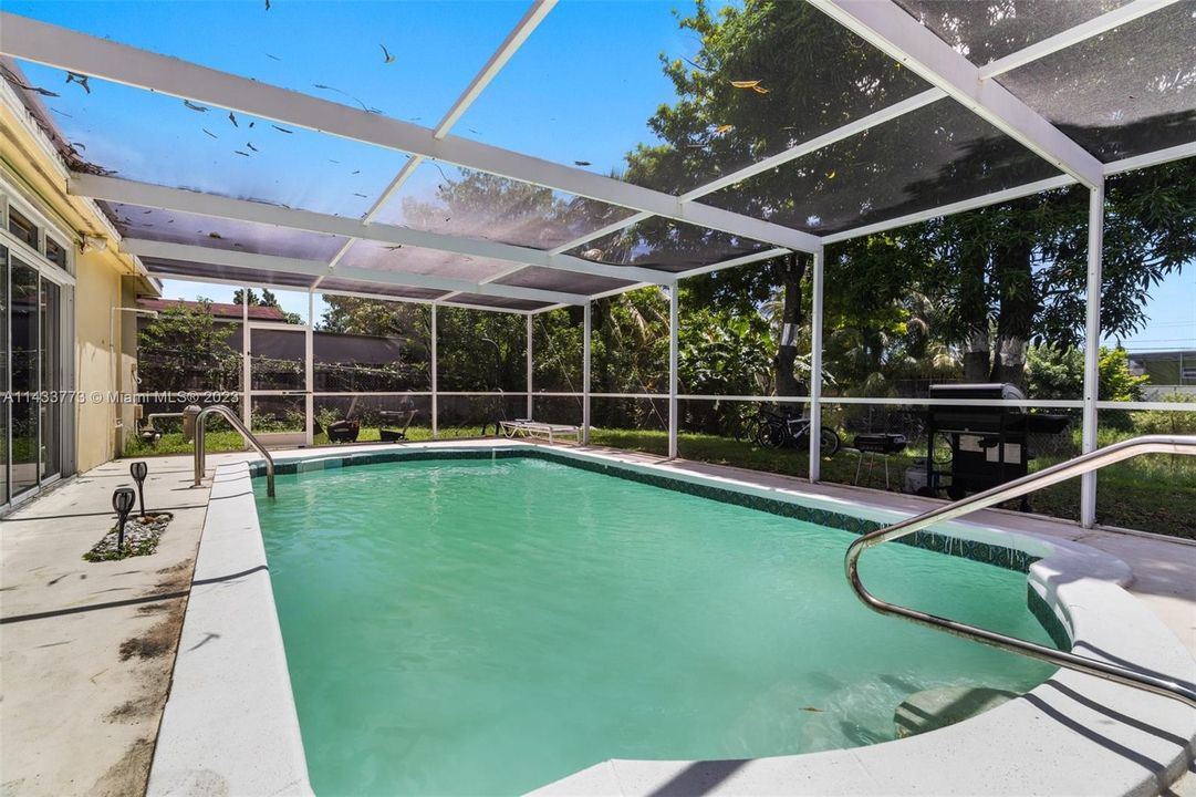 Недавно продано: $420,000 (3 спален, 2 ванн, 1851 Квадратных фут)