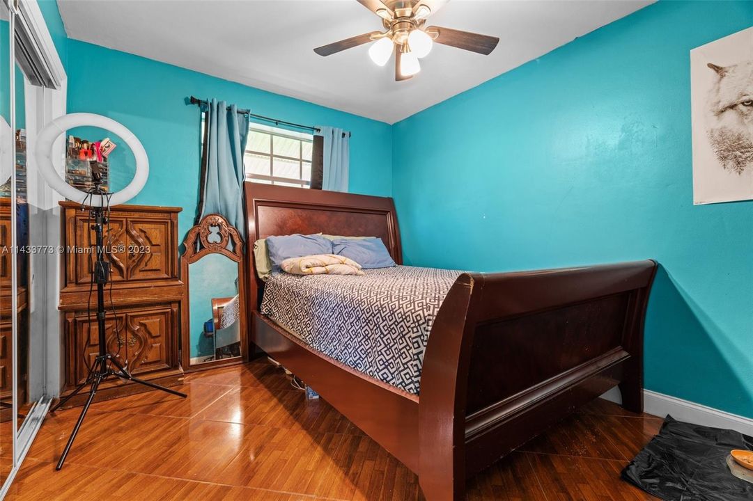 Недавно продано: $420,000 (3 спален, 2 ванн, 1851 Квадратных фут)