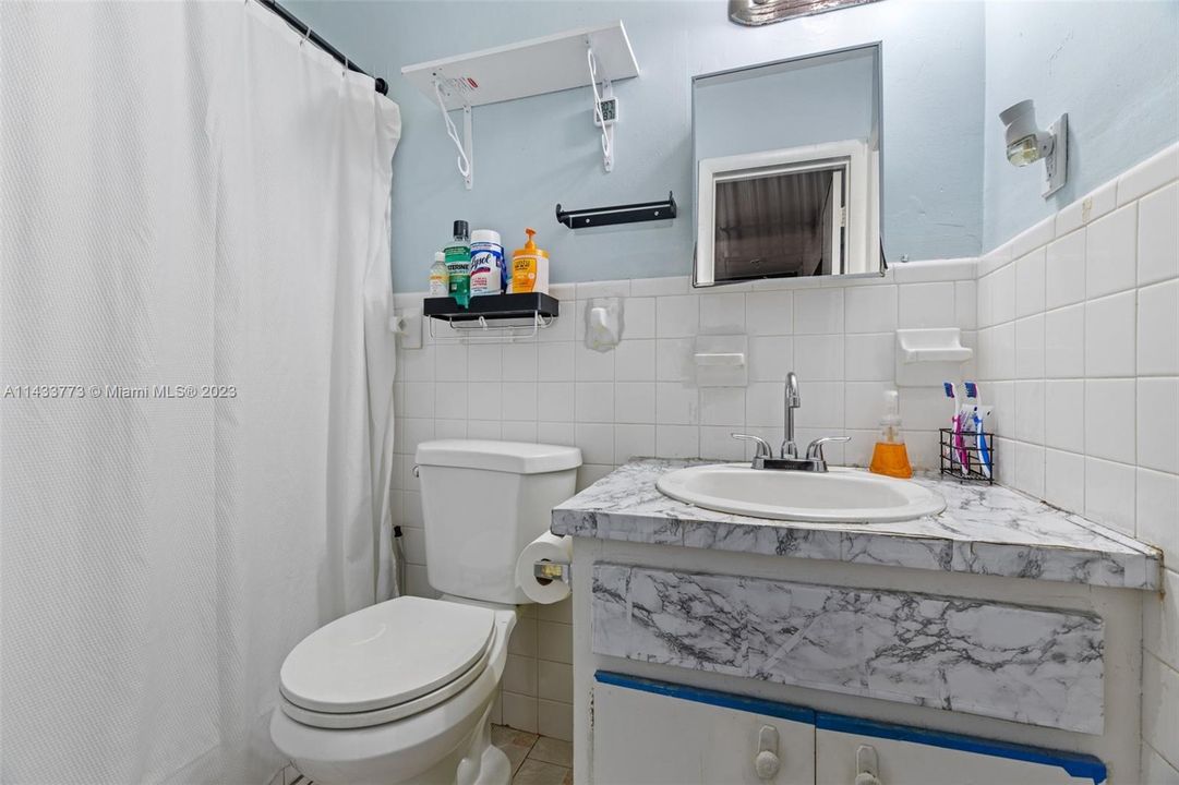 Недавно продано: $420,000 (3 спален, 2 ванн, 1851 Квадратных фут)