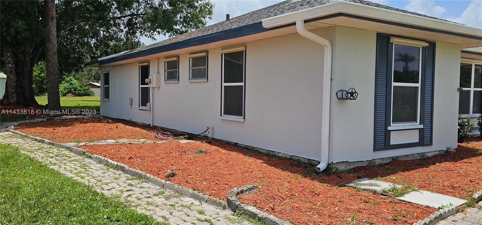 Recientemente alquilado: $2,600 (4 camas, 2 baños, 1877 Pies cuadrados)